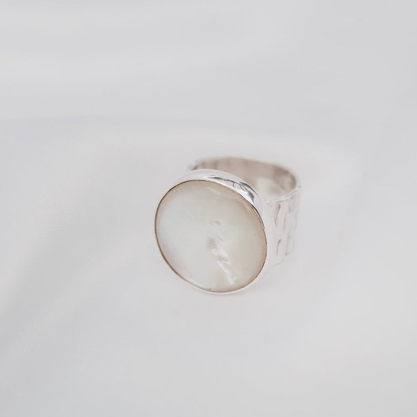 Anillo Banda Delgada Piedra Circular Grande