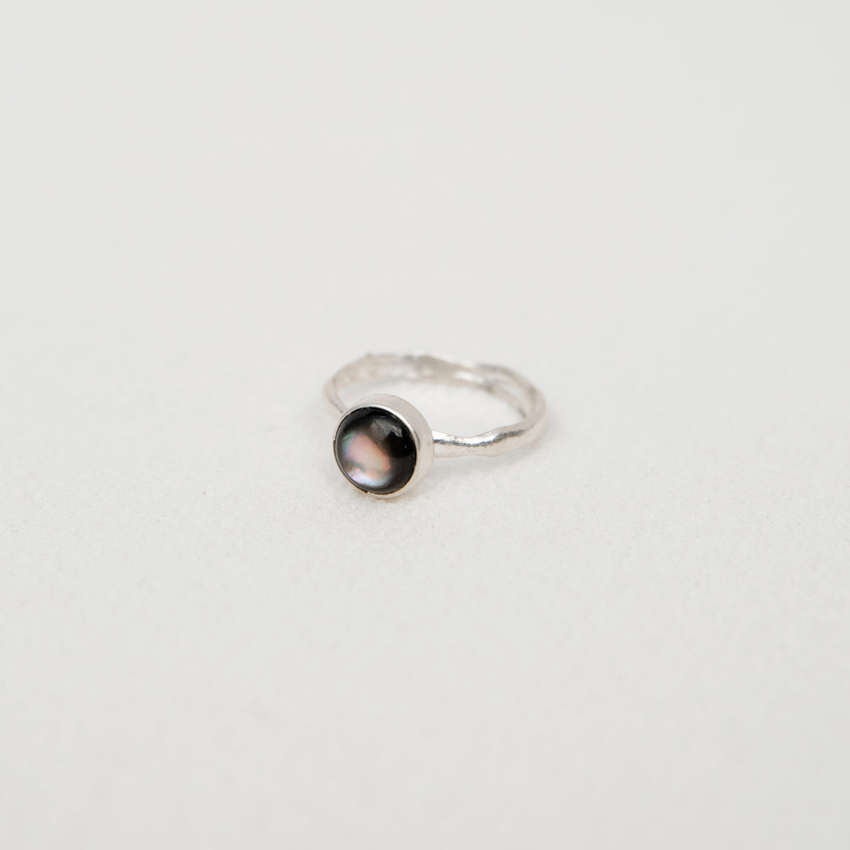 Anillo Amorfo Delgado Piedra Minimal