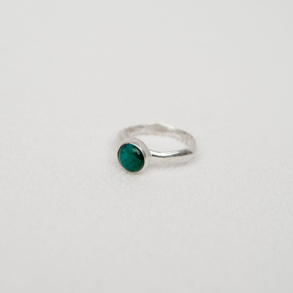 Anillo Amorfo Delgado Piedra Minimal