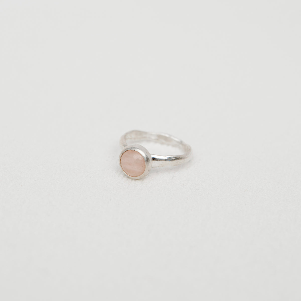 Anillo Amorfo Delgado Piedra Minimal