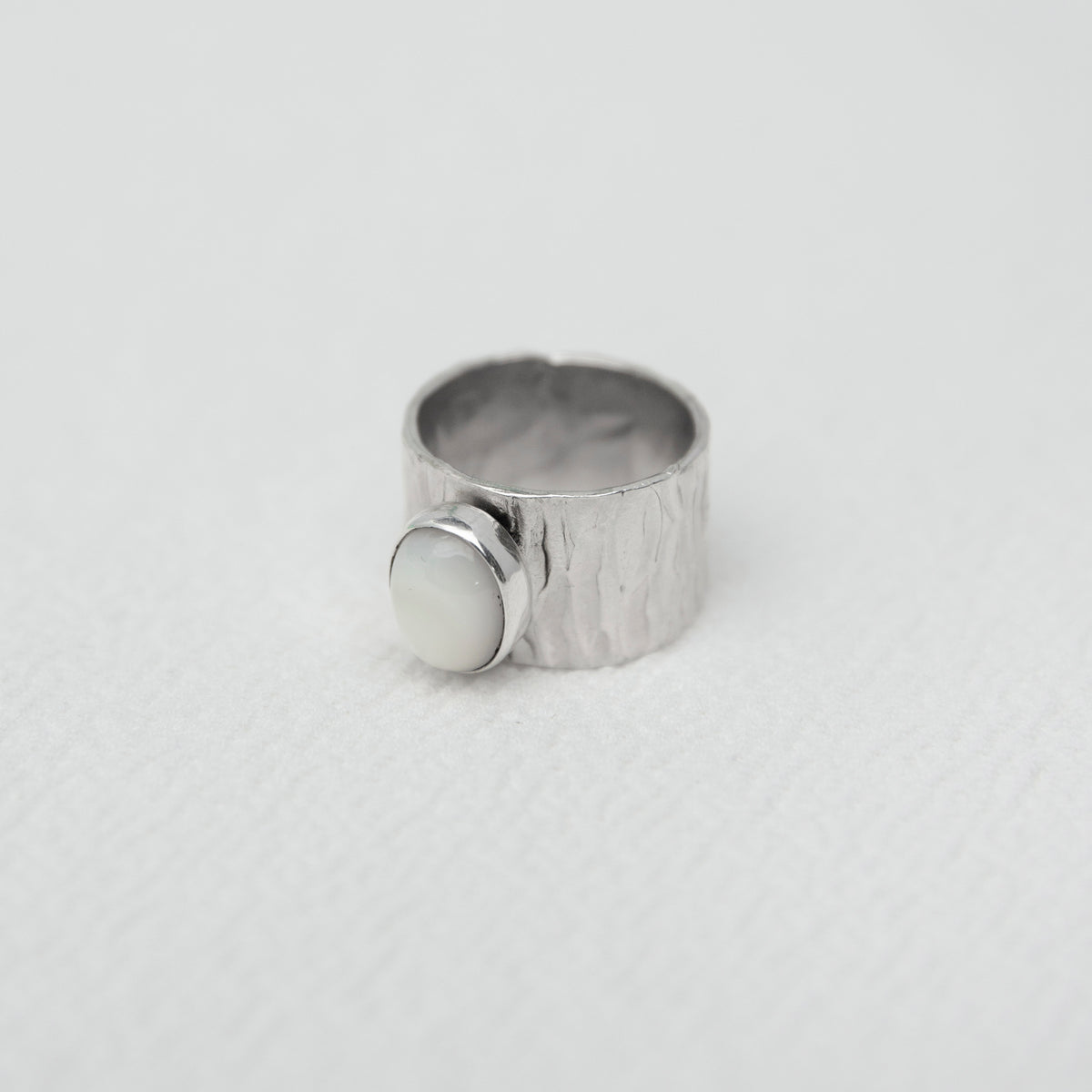 Anillo Banda Delgada Piedra Oval Pequeña