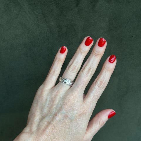 Anillo Banda Amorfa con Zafiro